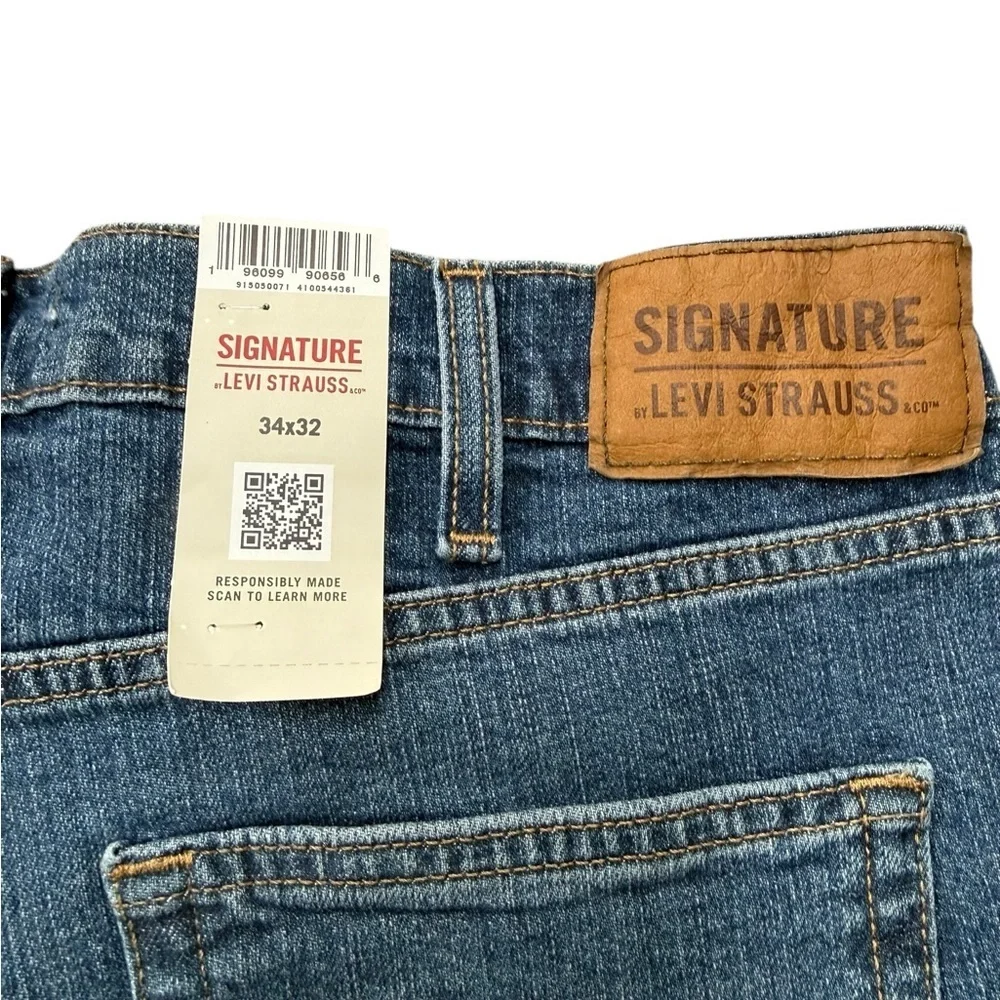 Men’s Signature Levi Strauss bootcut denim jeans NWT Size 34 x 32